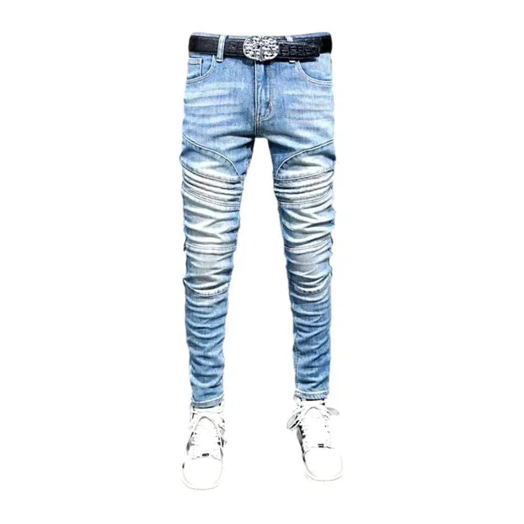 Light wash mid-waist jeans