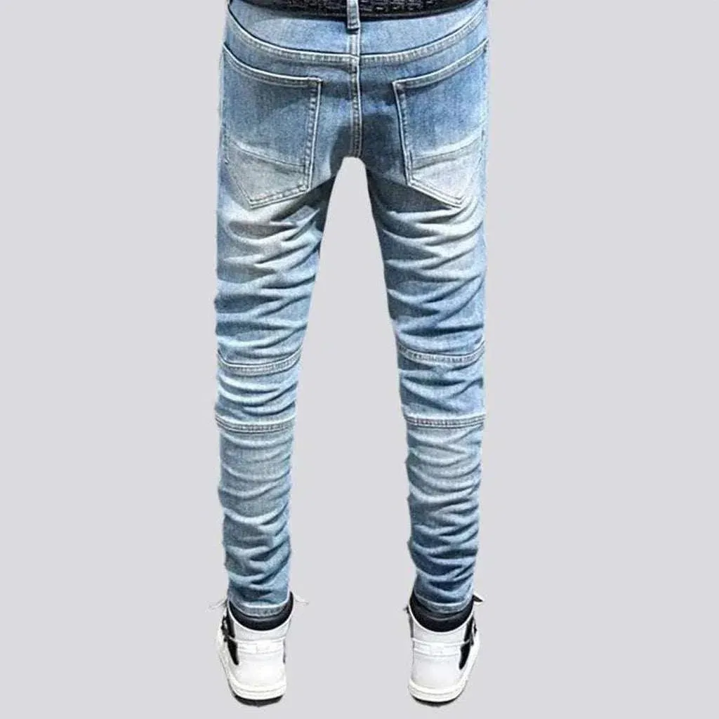 Light wash mid-waist jeans