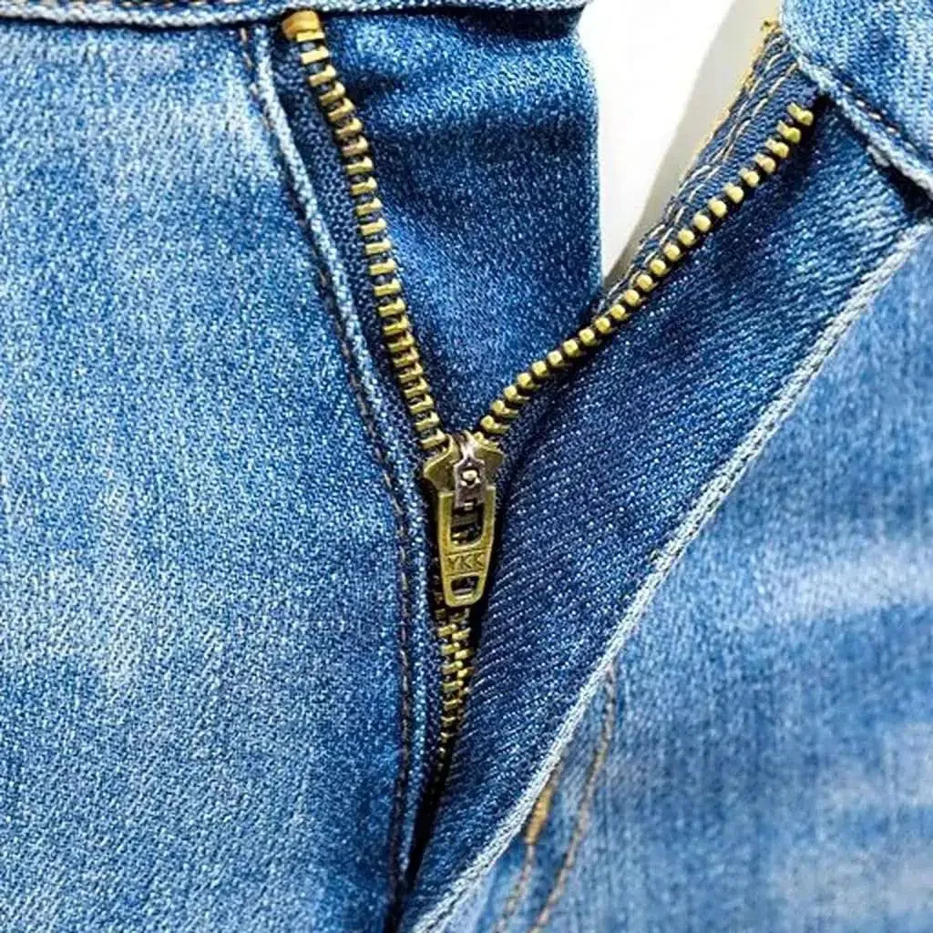 Light wash mid-waist jeans