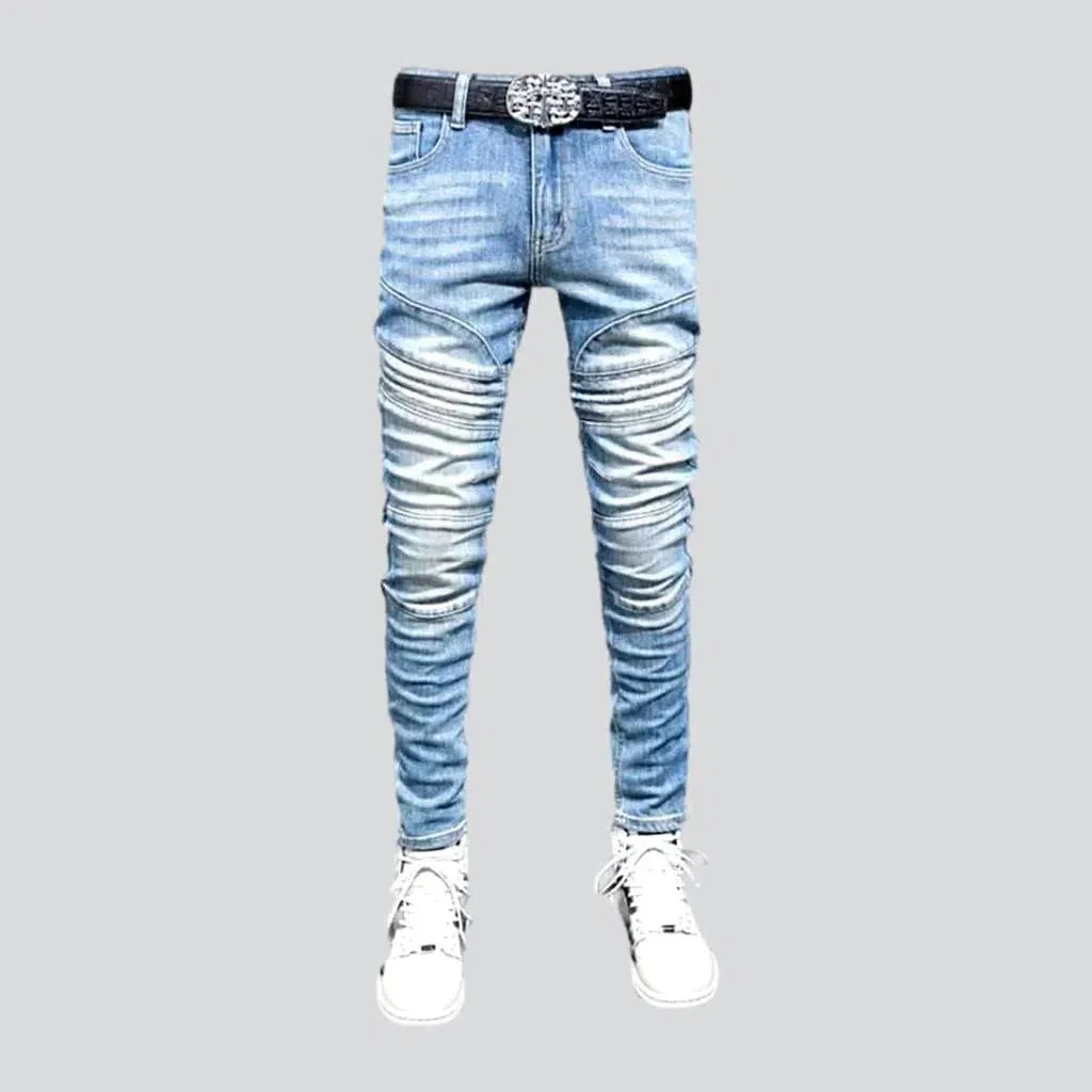 Light wash mid-waist jeans