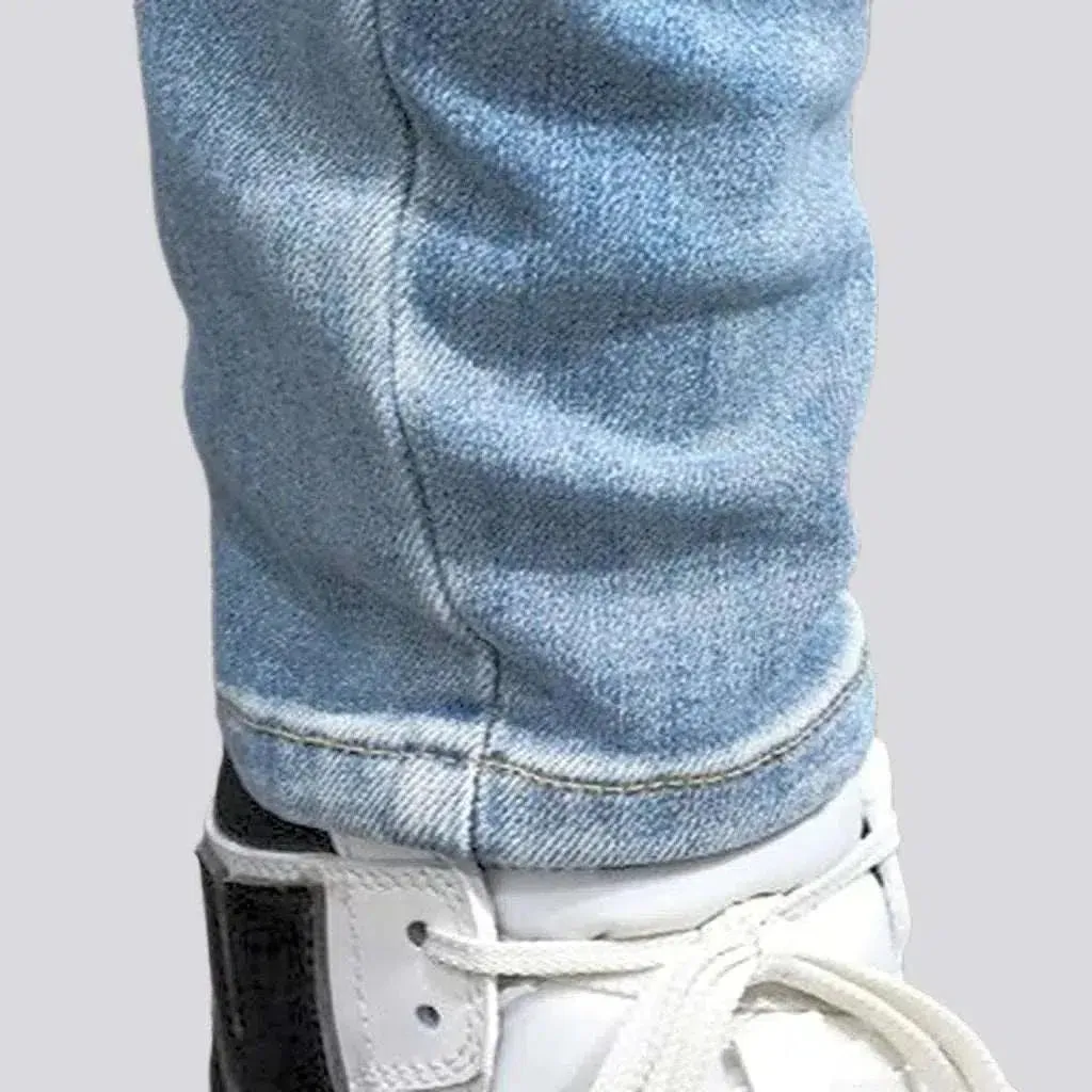 Light wash mid-waist jeans