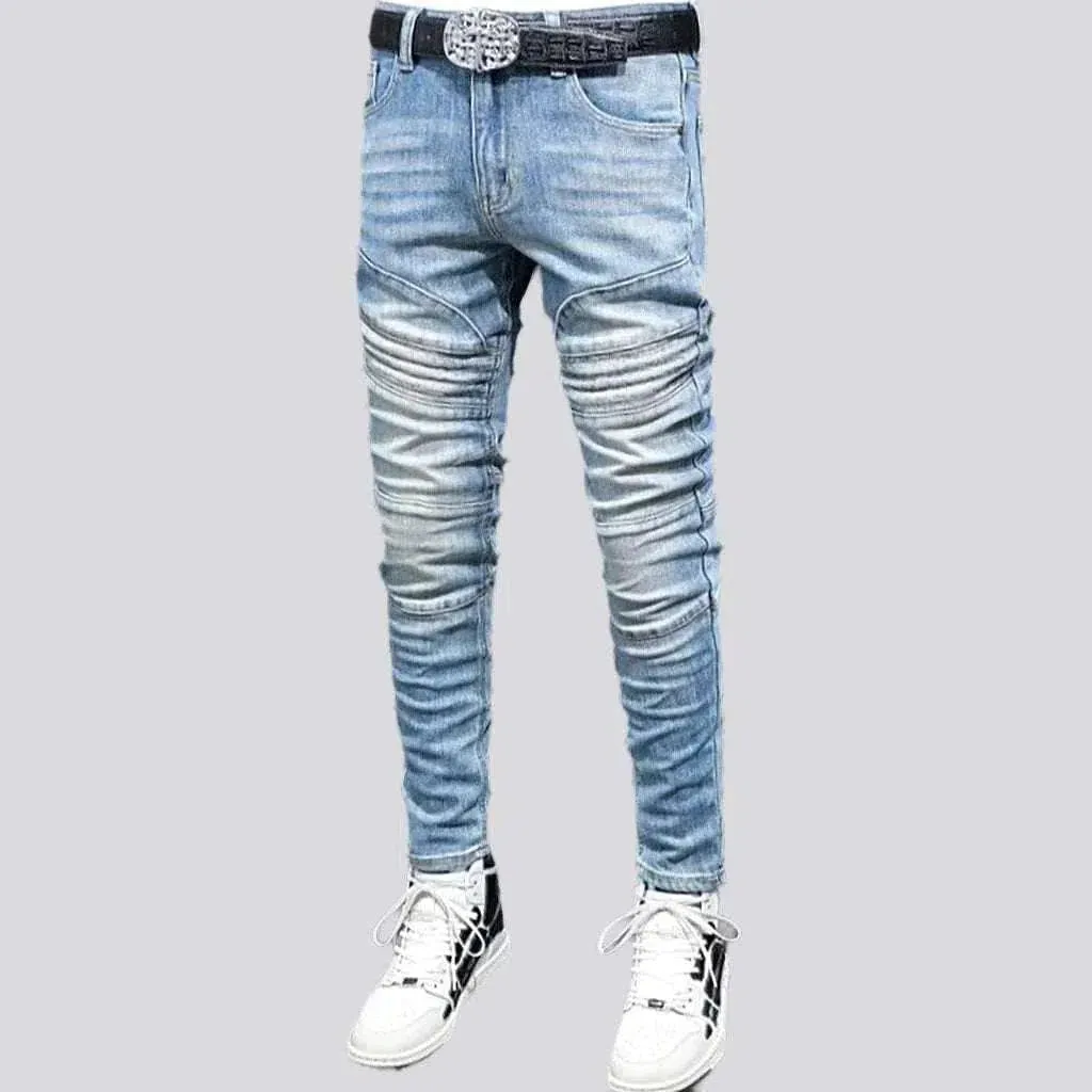 Light wash mid-waist jeans