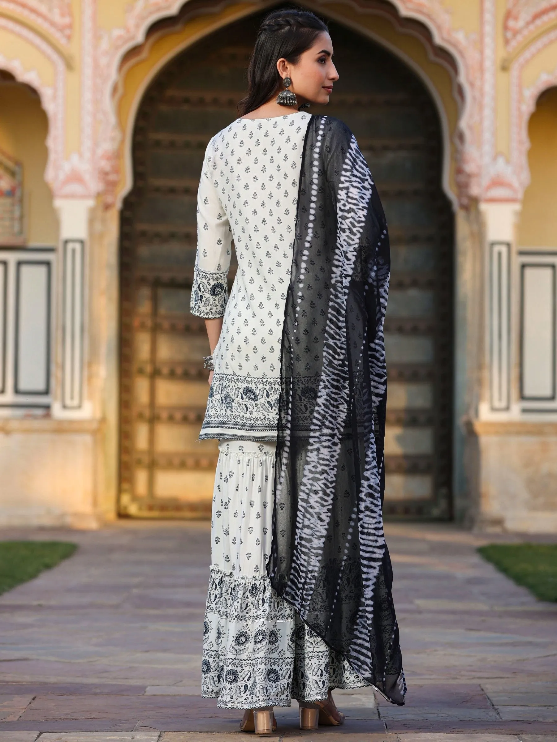 Offwhite Cambric Printed Straight Kurta Sets