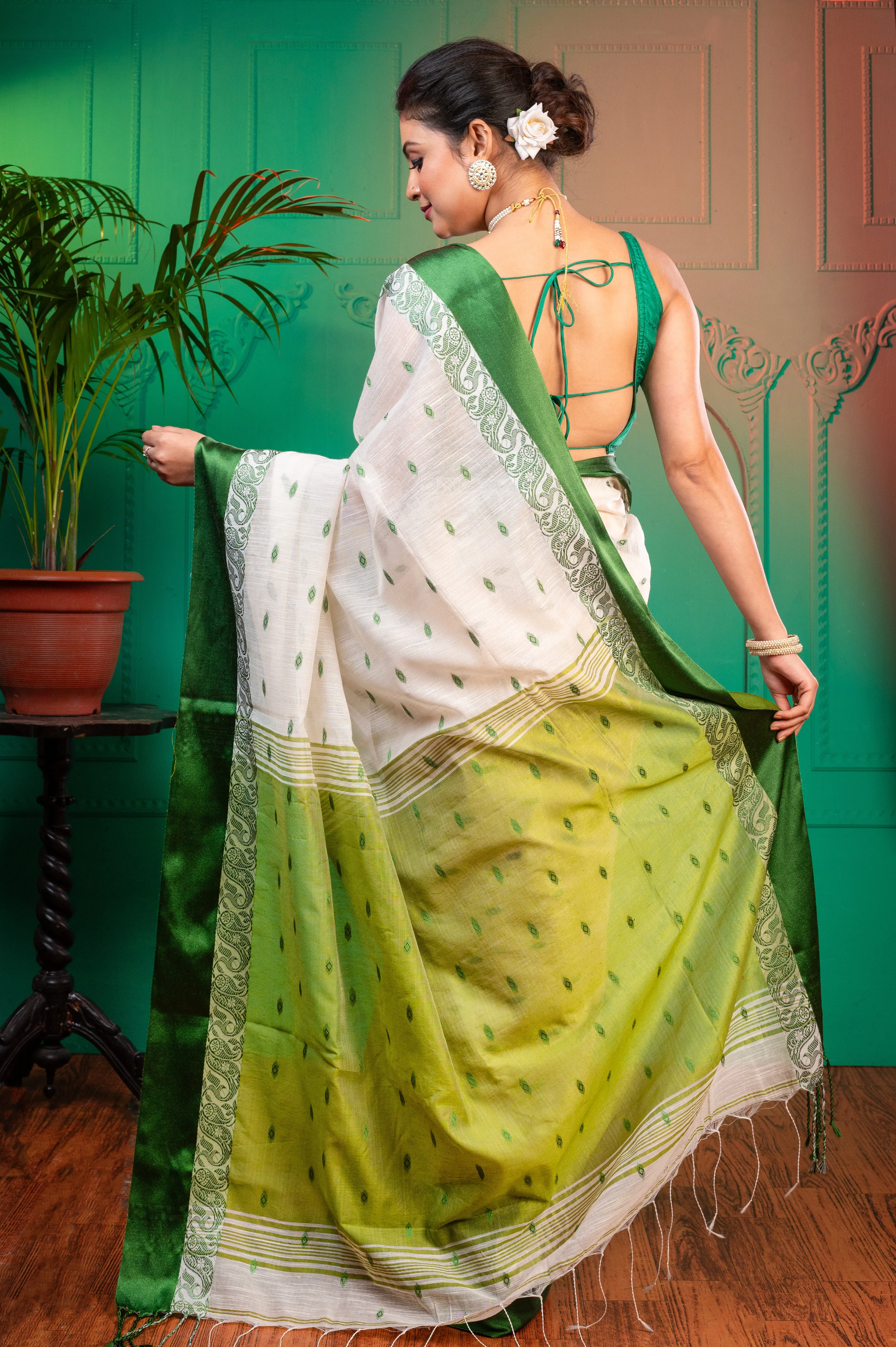 Women Off-White Handloom Cotton Saree With Green Velvet Border And Pallu